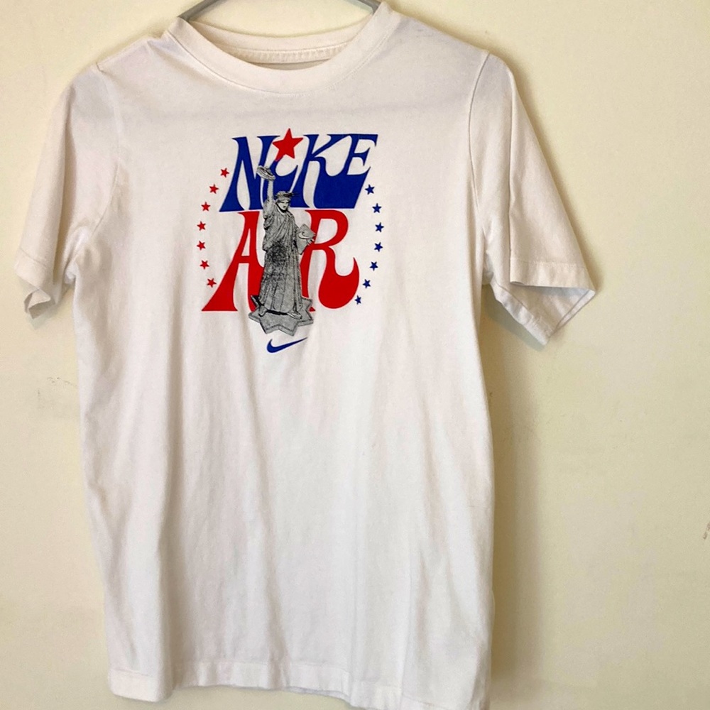 Nike boys shirt